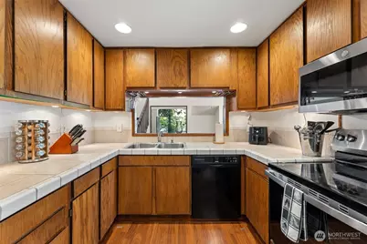 2407 SE 8th Place, Renton, WA 98055 - Photo 6