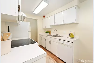 11010 NE 68th Street #622, Kirkland, WA 98033 - Photo 12
