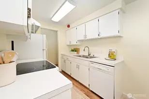 11010 NE 68th St, Kirkland, WA 98033 - Photo 12