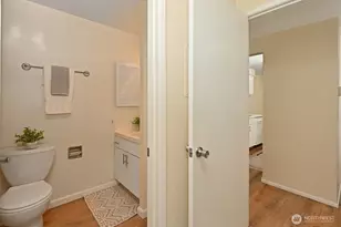 11010 NE 68th St, Kirkland, WA 98033 - Photo 18