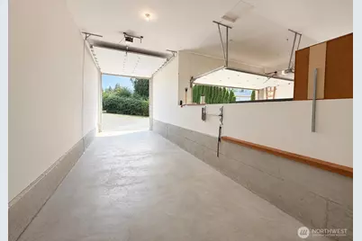 651 Upland Drive S, Mount Vernon, WA 98273 - Photo 2