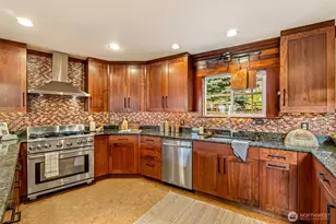 545 Holly Dr, Edmonds, WA 98020 - Photo 10