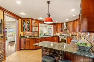 545 Holly Dr, Edmonds, WA 98020 - Photo 8