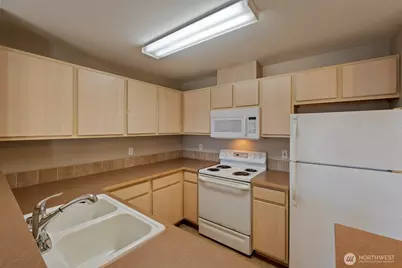 600 N 85th Street #401, Seattle, WA 98103 - Photo 16