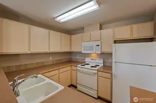 600 N 85th St, Seattle, WA 98103 - Photo 16