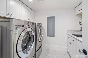 2217 4th Ave N, Seattle, WA 98109 - Photo 30