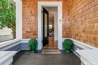 2217 4th Avenue N, Seattle, WA 98109 - Photo 2