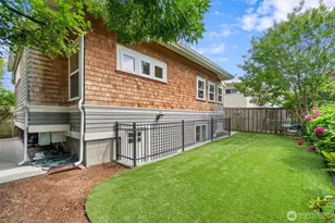 2217 4th Ave N, Seattle, WA 98109 - Photo 32