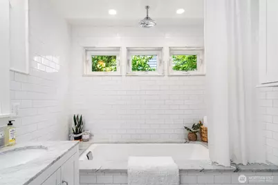 2217 4th Avenue N, Seattle, WA 98109 - Photo 22
