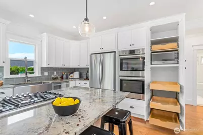2217 4th Avenue N, Seattle, WA 98109 - Photo 14