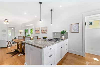 2217 4th Avenue N, Seattle, WA 98109 - Photo 18