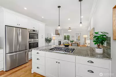 2217 4th Avenue N, Seattle, WA 98109 - Photo 16