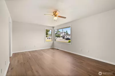 919 6th Avenue SW, Puyallup, WA 98371 - Photo 6