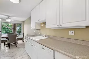 2222 NE 92nd St, Seattle, WA 98115 - Photo 16