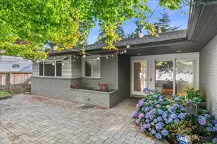 8625 26th Ave NE, Seattle, WA 98115 - Photo 2