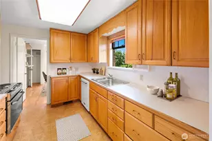 4311 Greenwood Ave N, Seattle, WA 98103 - Photo 8