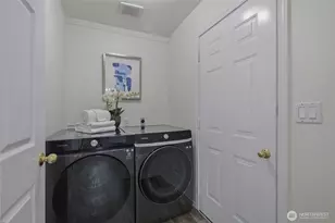 18585 NE 57th St, Redmond, WA 98052 - Photo 30