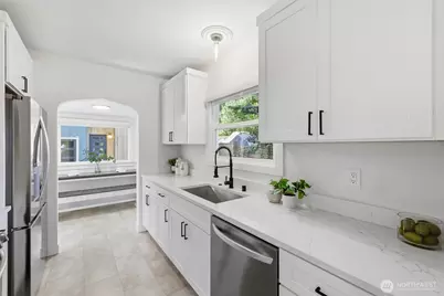 13349 25th Avenue NE, Seattle, WA 98125 - Photo 8