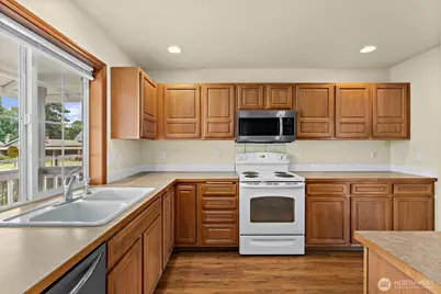 628 S 117th Street, Tacoma, WA 98444 - Photo 8