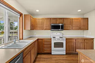 628 S 117th St, Tacoma, WA 98444 - Photo 8