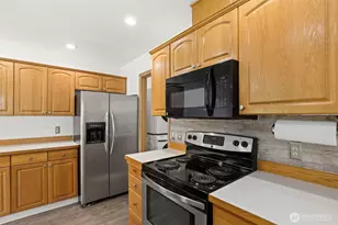 10714 185th Ave E, Bonney Lake, WA 98391 - Photo 12