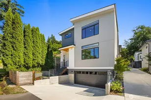825 NE 105th St, Seattle, WA 98125 - Photo 2