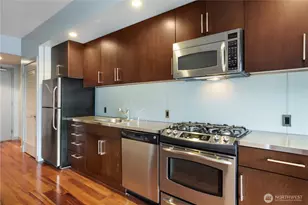 900 Lenora St, Seattle, WA 98121 - Photo 14