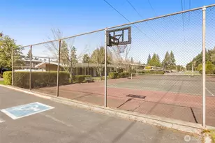 12240 SE 60th St, Bellevue, WA 98006 - Photo 28