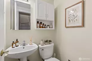 12240 SE 60th St, Bellevue, WA 98006 - Photo 14