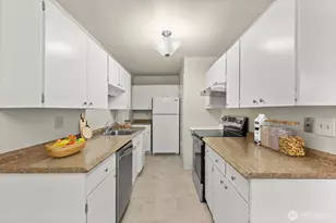 12240 SE 60th St, Bellevue, WA 98006 - Photo 6