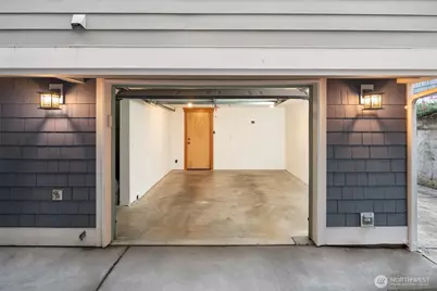 3670 Dayton Avenue N #B, Seattle, WA 98103 - Photo 32