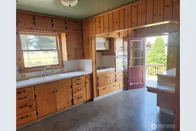 2002 S 84th Avenue, Yakima, WA 98903 - Photo 2