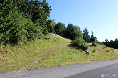 1076 Malvern Hills Drive, Camano Island, WA 98282 - Photo 2