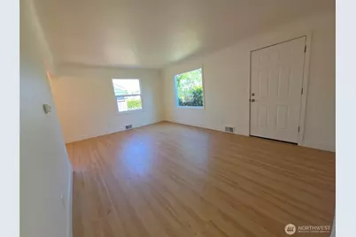818 118th Street S, Tacoma, WA 98444 - Photo 10