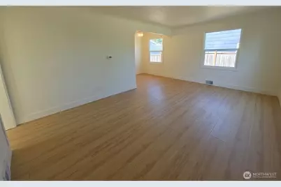 818 118th Street S, Tacoma, WA 98444 - Photo 4