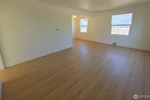 818 118th St S, Tacoma, WA 98444 - Photo 4