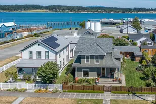 1118 4th St, Anacortes, WA 98221 - Photo 2