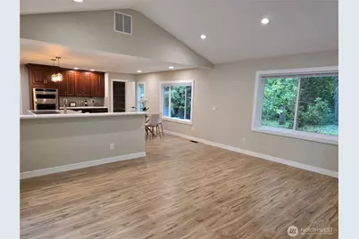31207 W Lake Morton Drive SE, Kent, WA 98042 - Photo 16