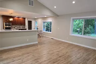 31207 W Lake Morton Dr SE, Kent, WA 98042 - Photo 16