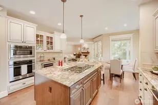13042 NE 8th St, Bellevue, WA 98005 - Photo 16