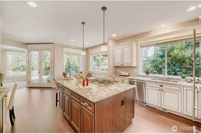 13042 NE 8th Street, Bellevue, WA 98005 - Photo 14