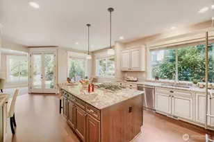 13042 NE 8th St, Bellevue, WA 98005 - Photo 14