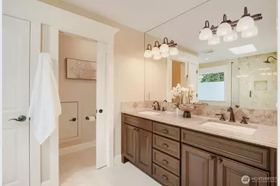 13042 NE 8th Street, Bellevue, WA 98005 - Photo 26