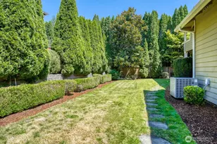 13042 NE 8th St, Bellevue, WA 98005 - Photo 38