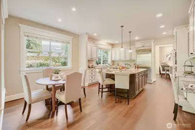 13042 NE 8th Street, Bellevue, WA 98005 - Photo 18