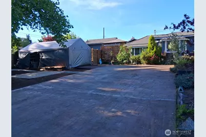 8242 S 128th Street, Seattle, WA 98178 - Photo 2
