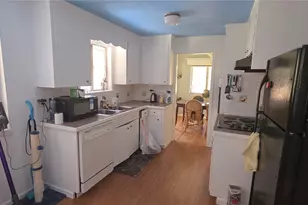 811 S 105th St, Seattle, WA 98168 - Photo 6