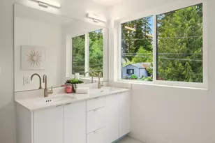 215 NE 123rd St, Seattle, WA 98125 - Photo 18