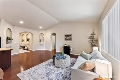 17820 35th Avenue E, Tacoma, WA 98446 - Photo 2