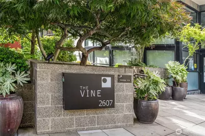 2607 Western Avenue #302, Seattle, WA 98121 - Photo 2